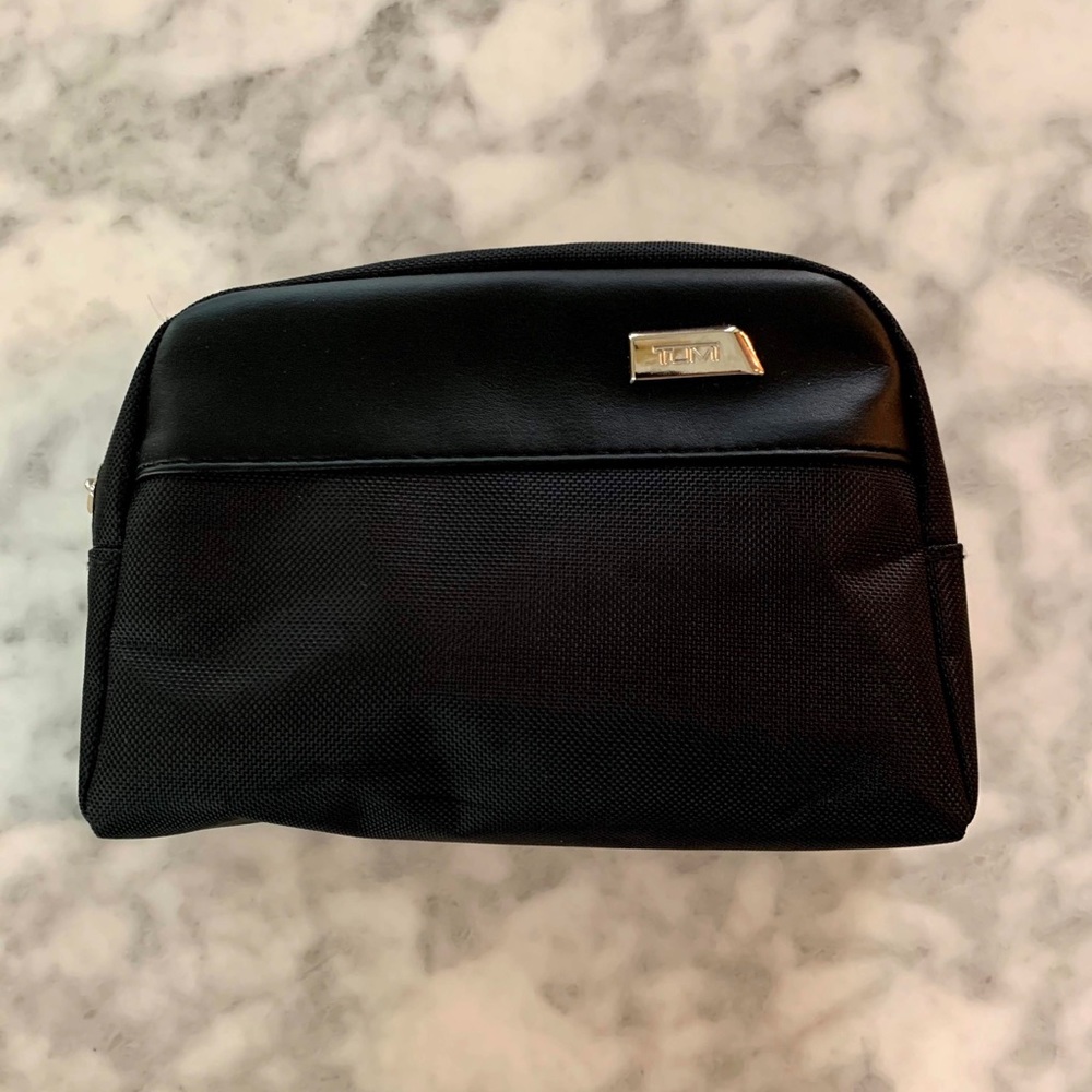 Tumi case w/ essentials